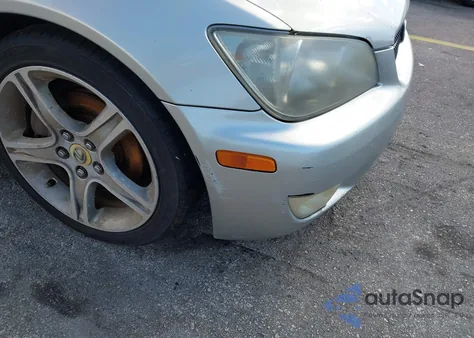 2002 Lexus Is 300 z USA, uszkodzony, nr VIN JTHBD192820061895